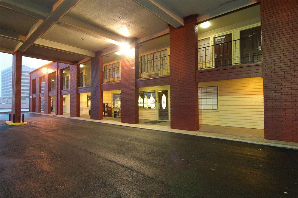 Days Inn By Wyndham College Station University Drive Exterior photo