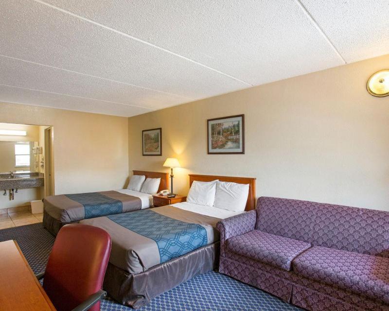 Days Inn By Wyndham College Station University Drive Exterior photo