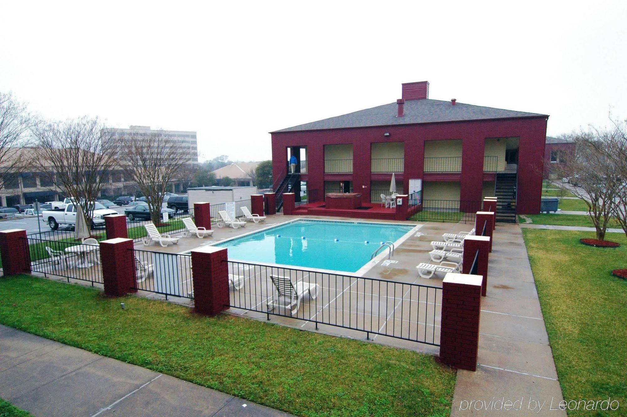 Days Inn By Wyndham College Station University Drive Exterior photo